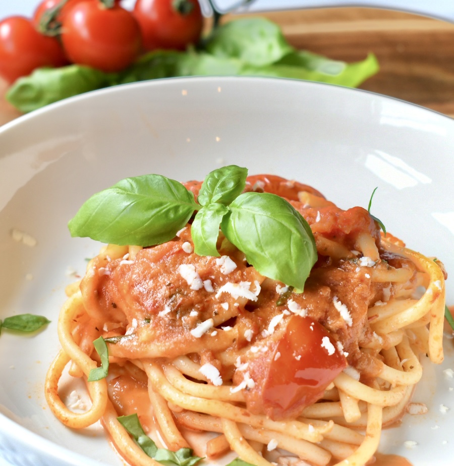 https://cheftini.com/bucatini-pomodoro-2/bucatini-pomodoro-sauce-1/